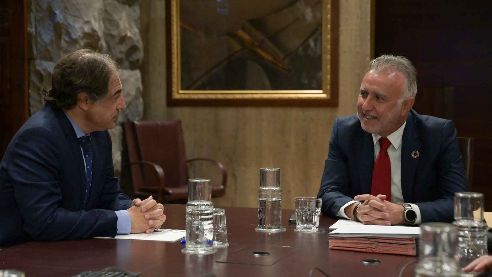 El director general de PMI para España y Portugal, Enrique Jiménez, con el presidente de Canarias, Ángel Víctor Torres / ATLÁNTICO HOY