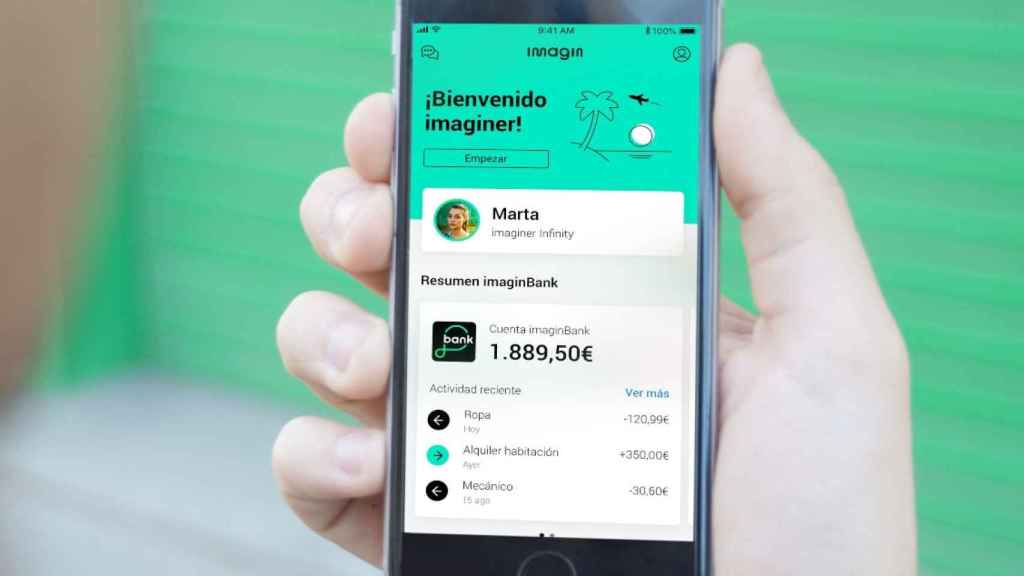 La app de imagin en un teléfono móvil / CAIXABANK