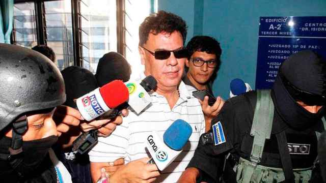 Reynaldo Vázquez, el expresidente de la Federación Salvadoreña de Fútbol (Fesfut), durante una detención / EFE