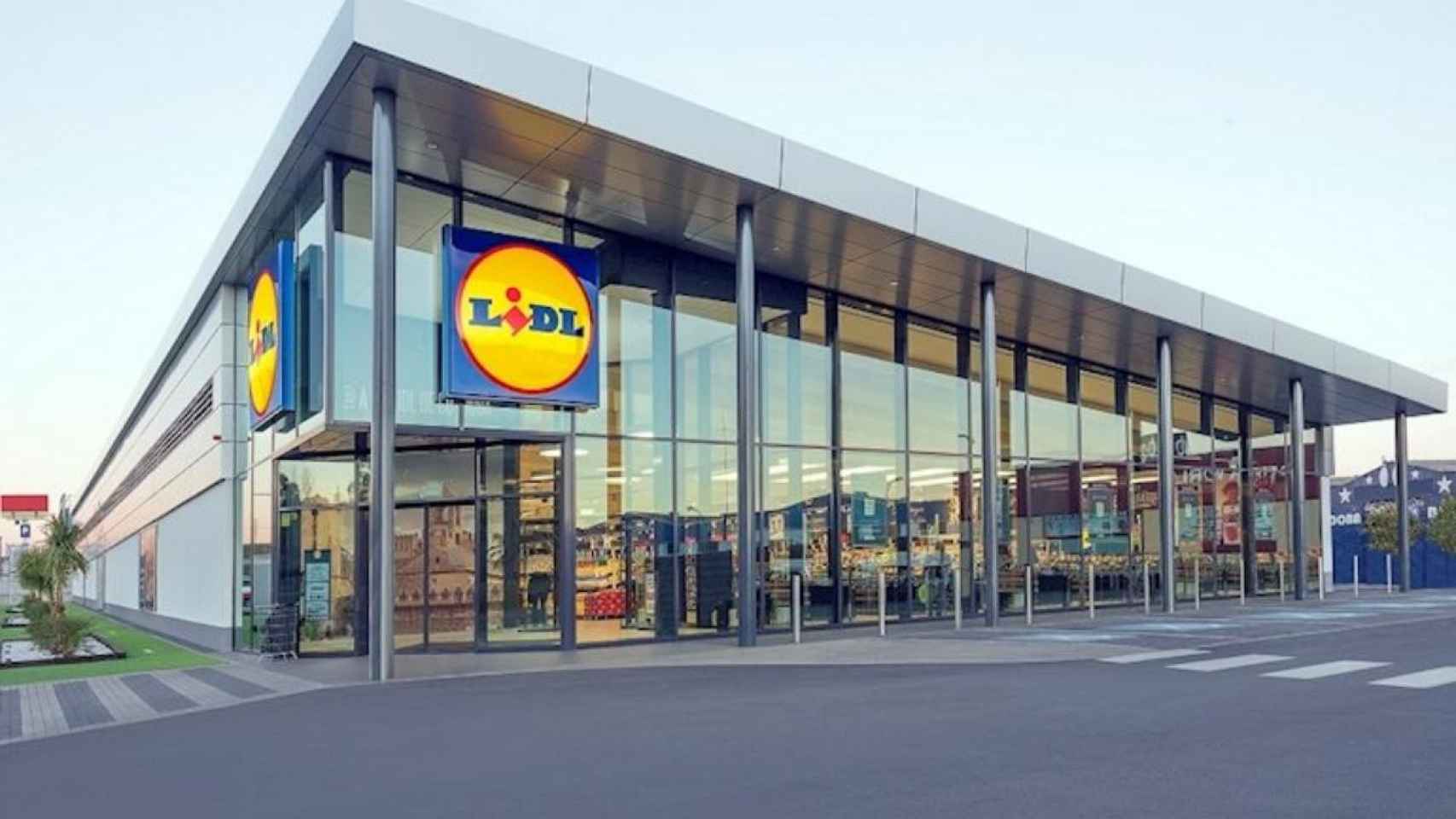 Una de las tiendas de Lidl, que alerta de dos lotes de orégano que pueden dañar el hígado / EUROPA PRESS