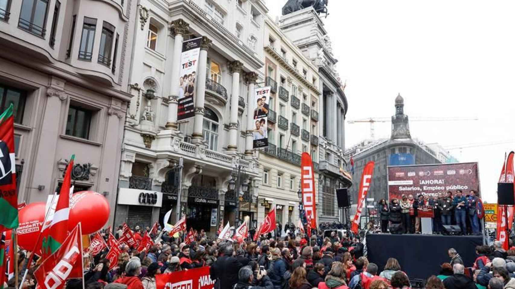 Trabajadores se manifiestan por subidas salariales