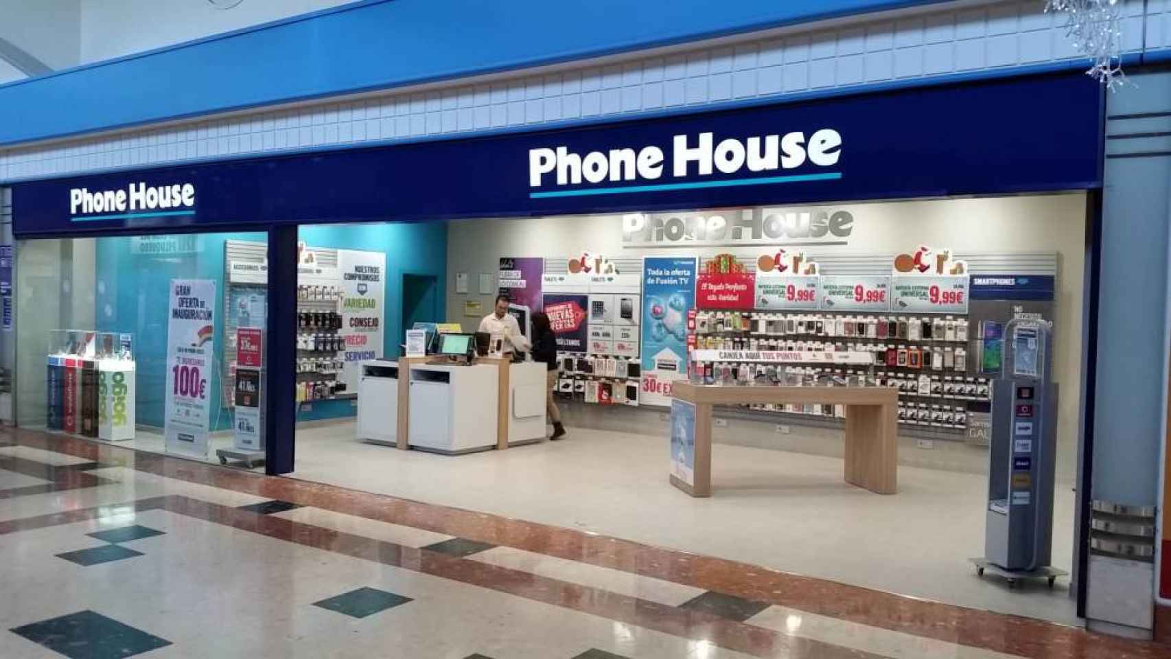 El exterior de una tienda de The Phone House, en una imagen de archivo / EFE