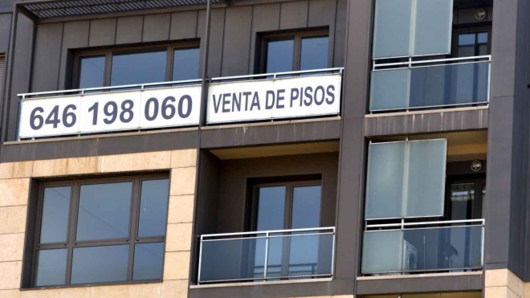 Un edificio con pisos en venta / EFE