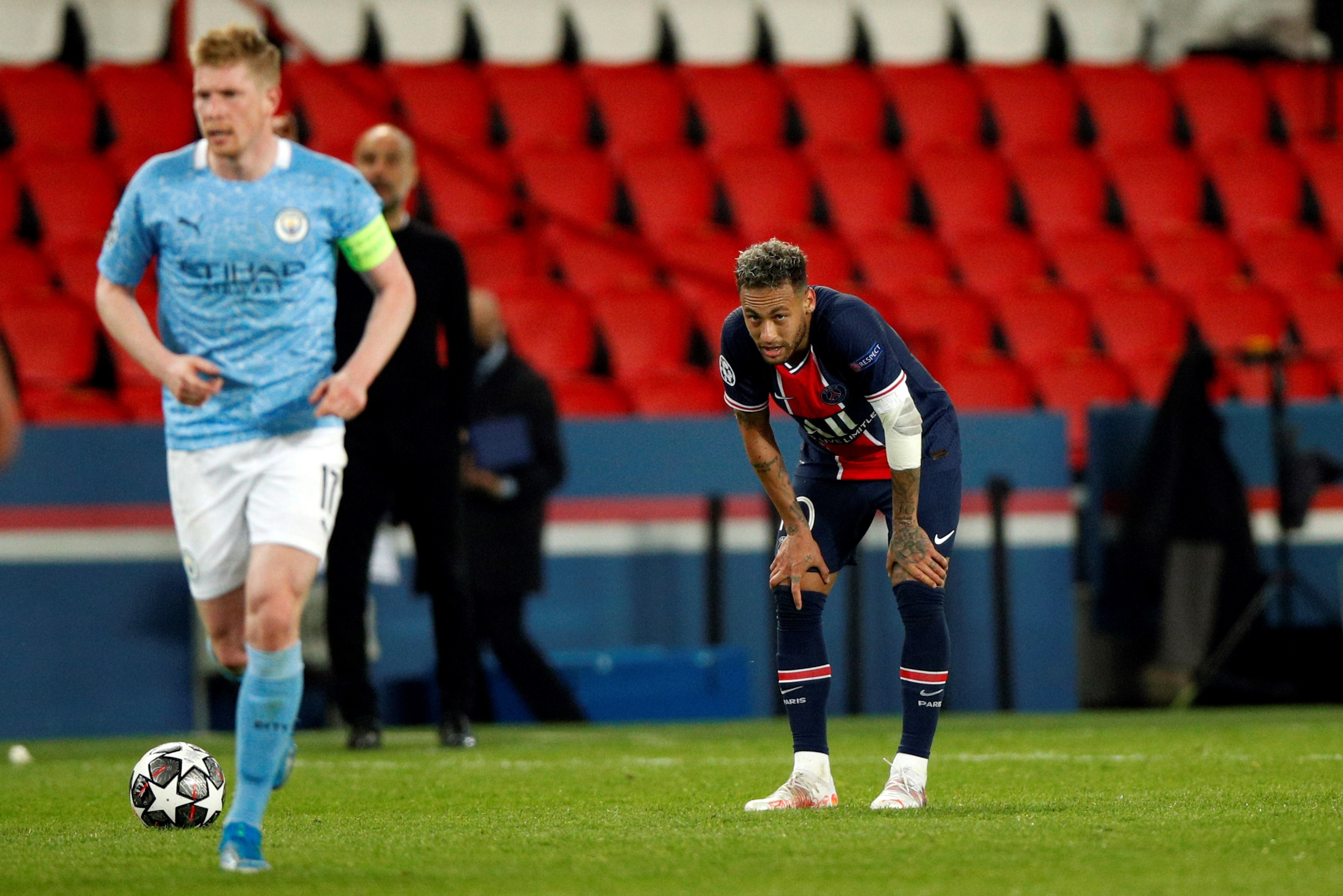 Neymar lamentando uno de los goles del City / EFE