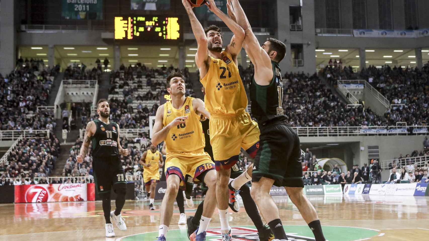 Abrines, en una acción ante el Panathinaikos | FCB