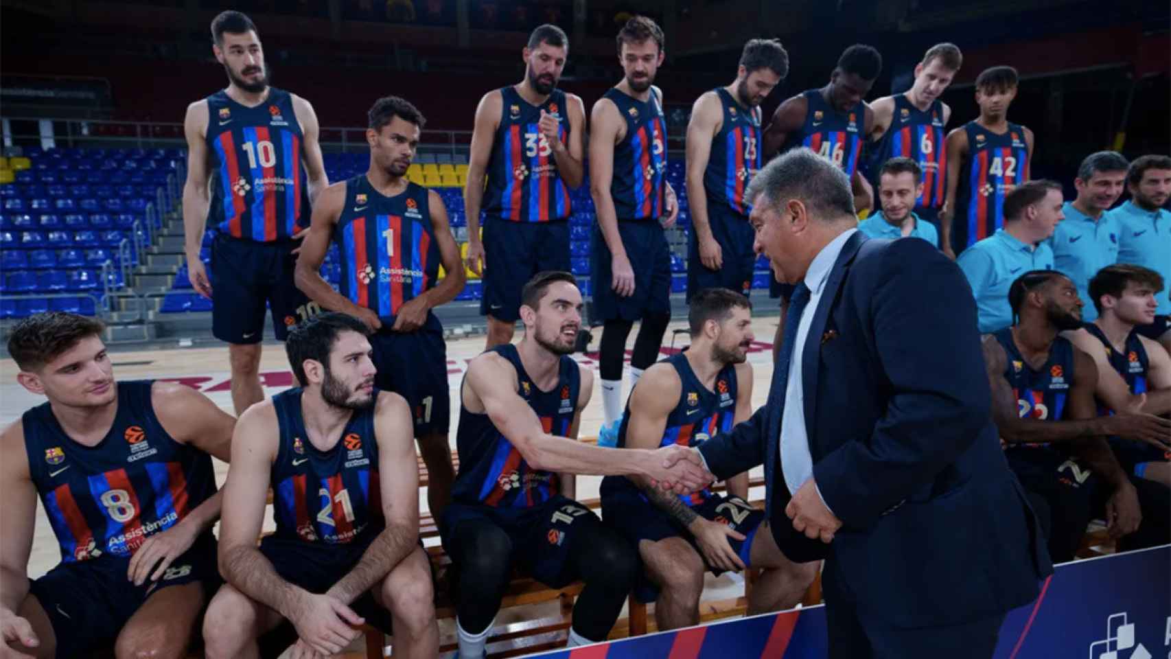 Joan Laporta brinda su apoyo al equipo de baloncesto antes de la Euroliga / REDES