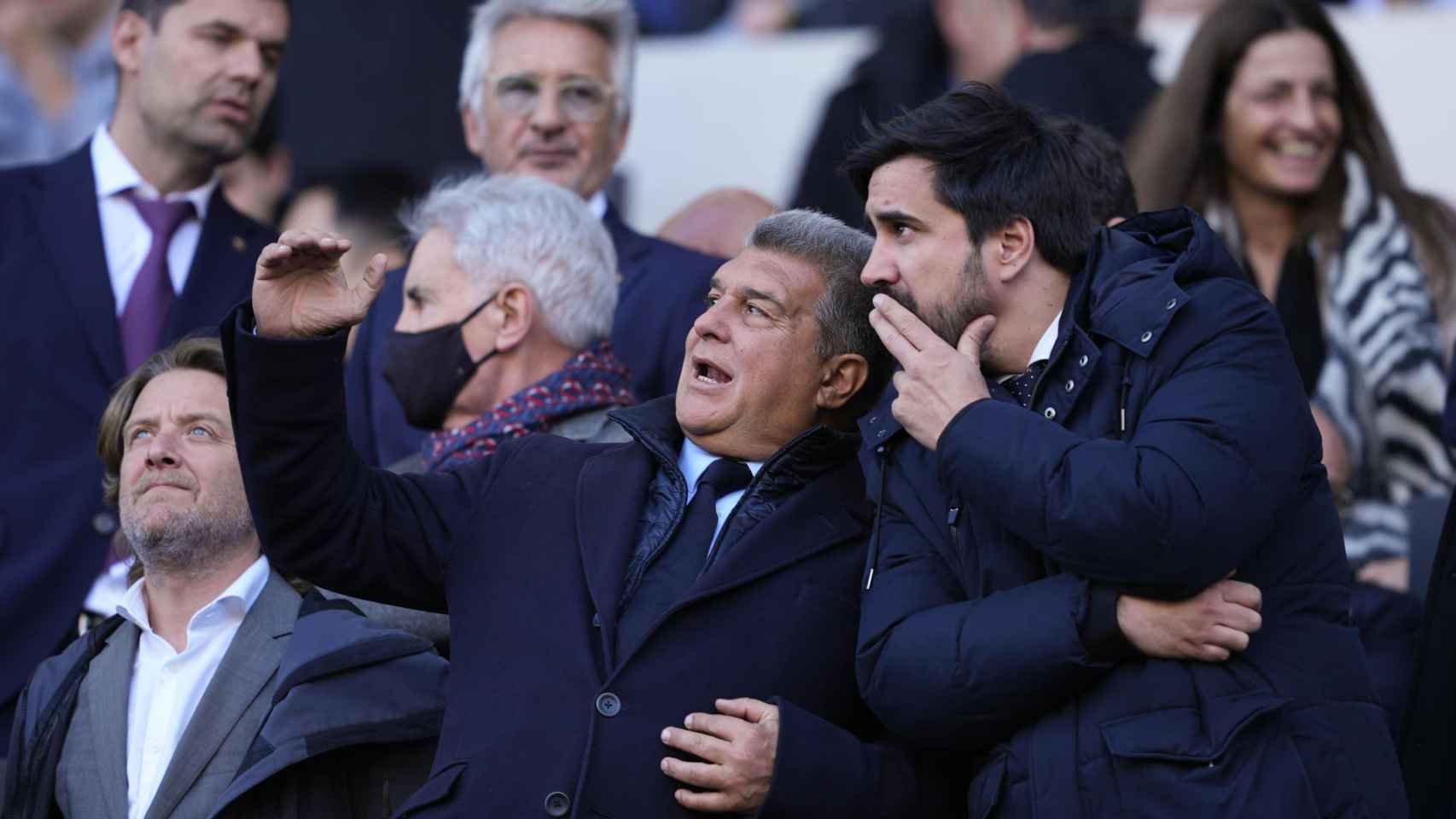 Joan Laporta, presidente del FC Barcelona, en el palco del Camp Nou durante el Barça-Valencia / EFE