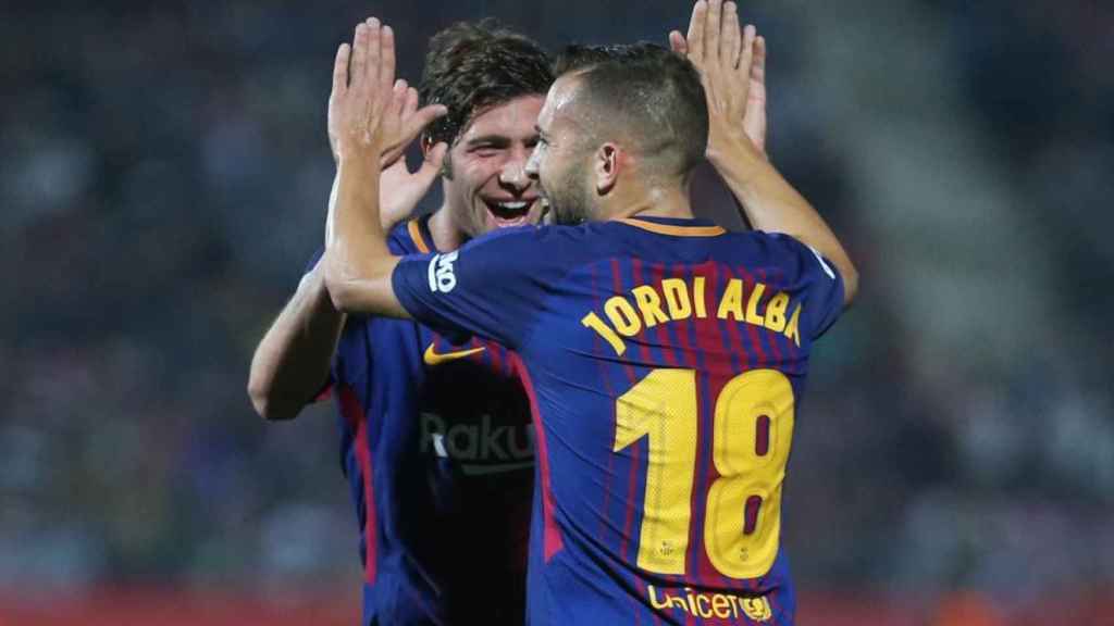 Sergi Roberto y Jordi Alba celebrando un gol del Barça / EFE