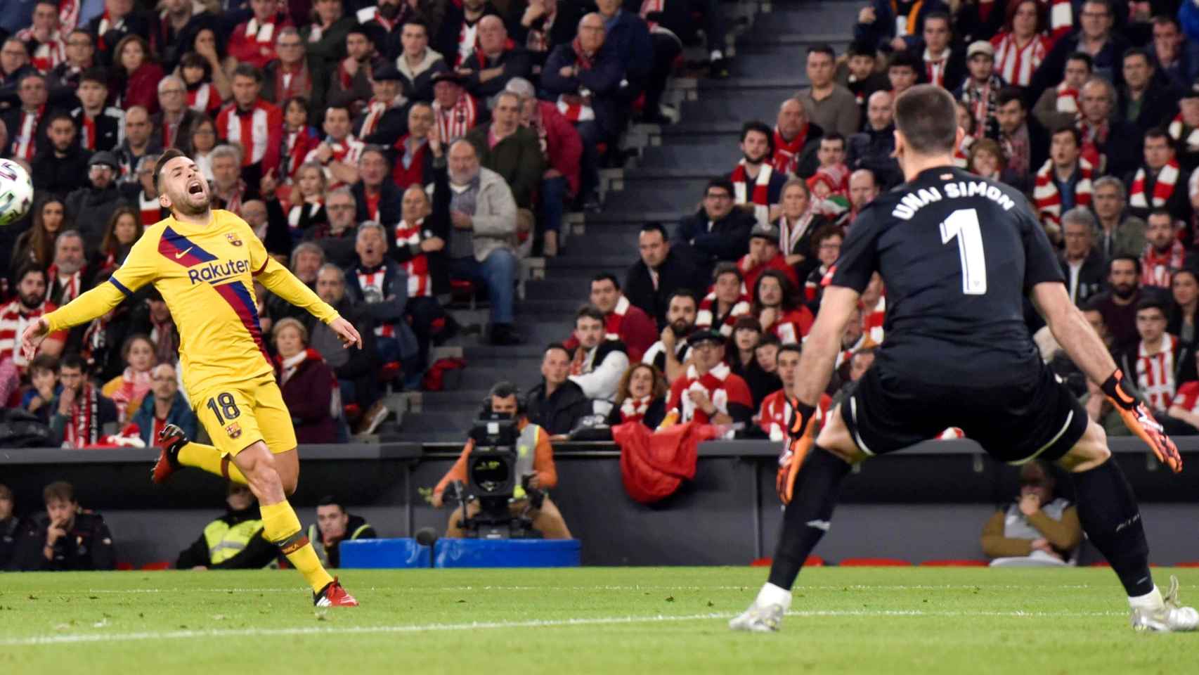 Jordi Alba en una acción ante el Athletic en Copa del Rey / EFE