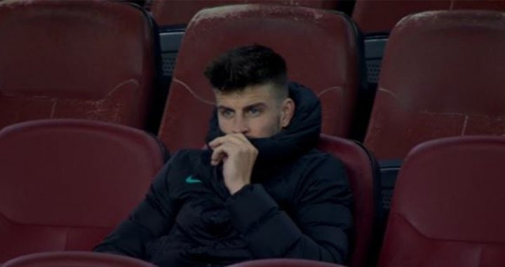 Piqué al ser sustituido tras el 1-4 del PSG al Barça en el Camp Nou / REDES