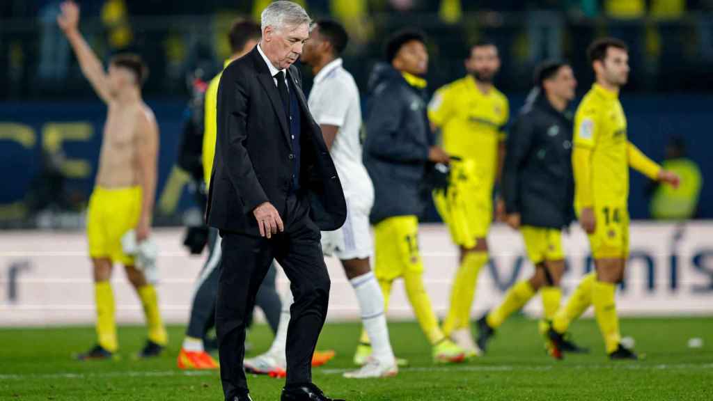 Ancelotti, cabizbajo tras la derrota del Real Madrid / EFE