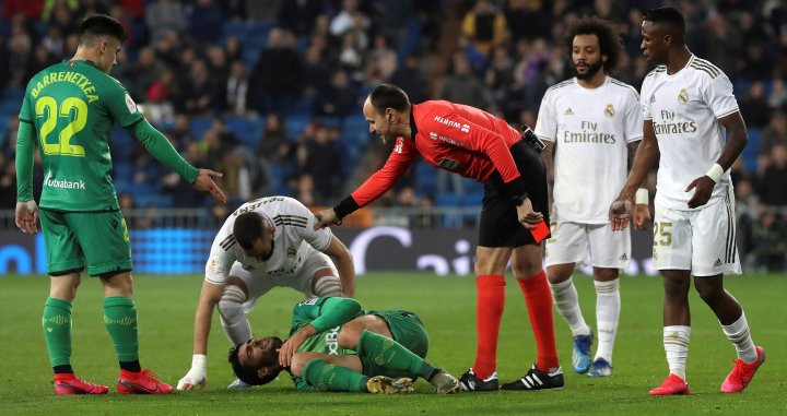 Una acción del partido entre la Real sociedad y el Real Madrid / EFE