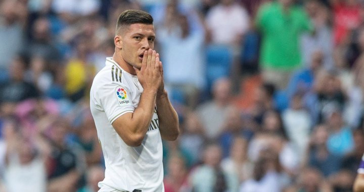 Una foto de Luka Jovic lamentando una ocasión durante el Real Madrid - Valladolid / EFE