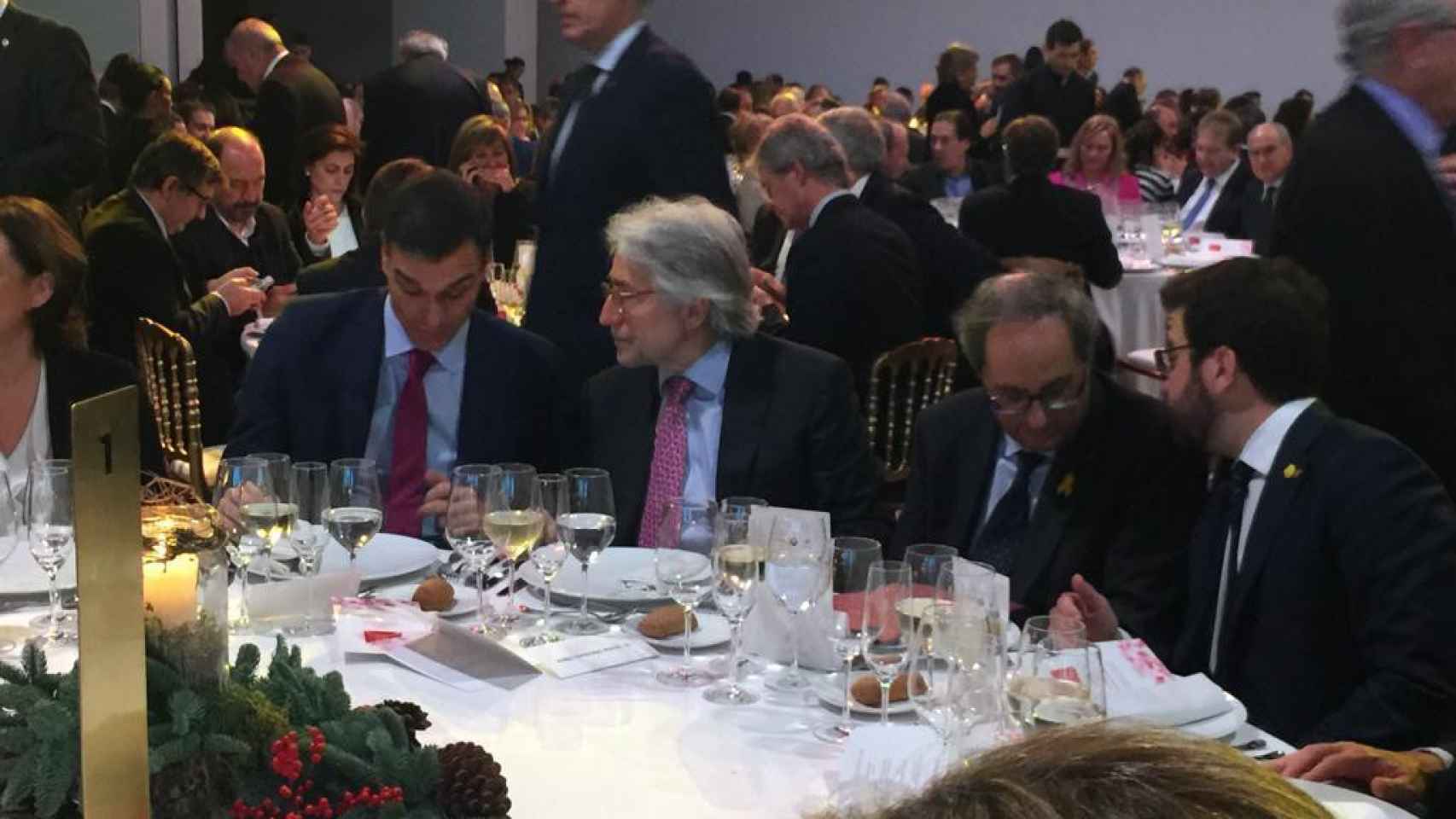 Imagen de Torra con Aragonés en la mesa presidencial anoche poco antes de levantarse y abandonar el recinto / CG