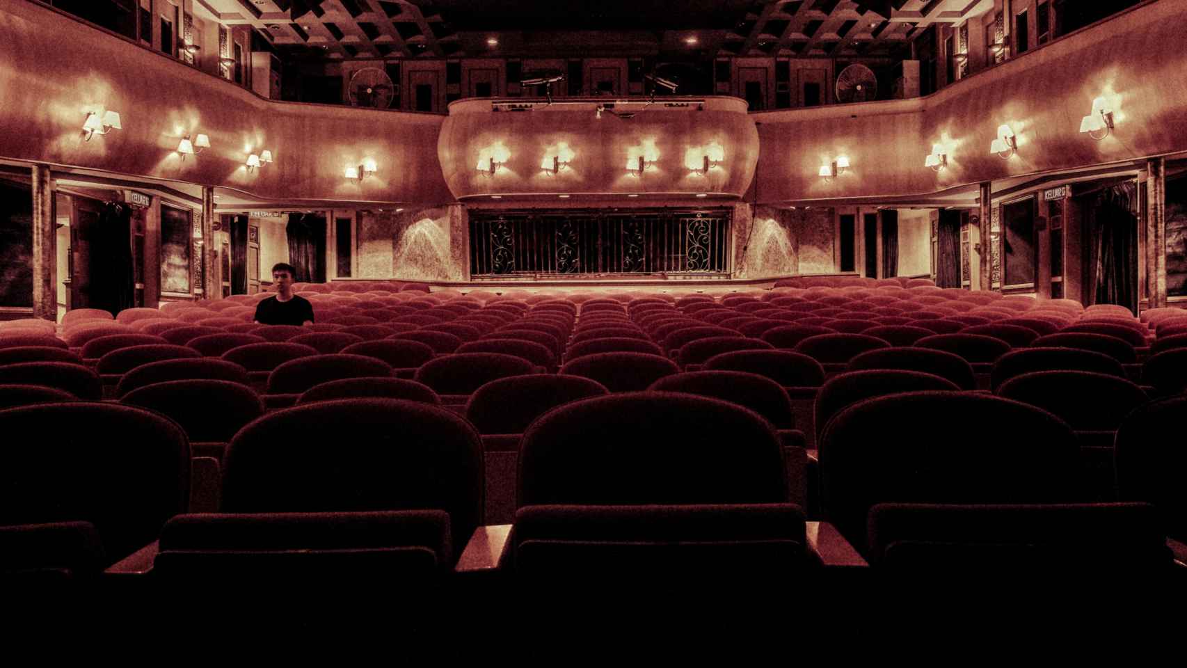 Un teatro con varias butacas / PEXELS