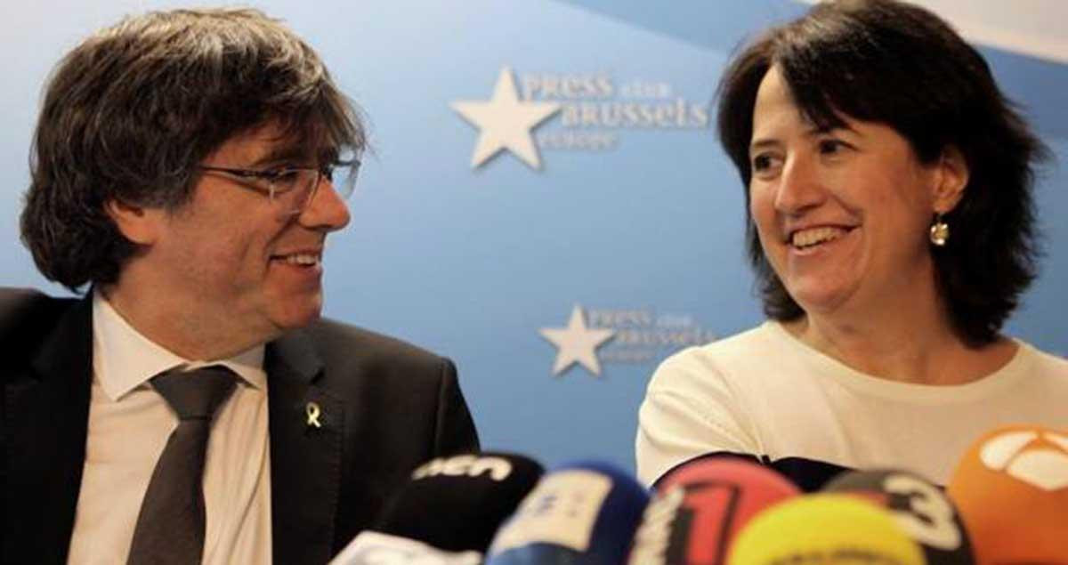 Carles Puigdemont con la presidenta de la Assemblea Nacional Catalana (ANC), Elisenda Paluzie / EFE