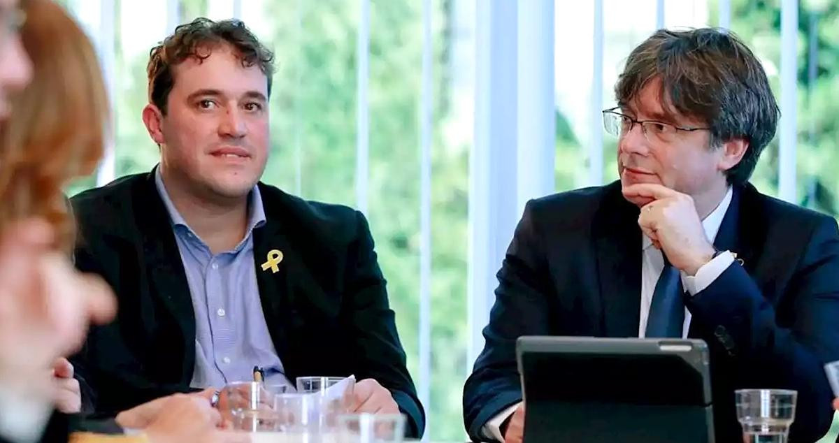 David Bonvehí (i), presidente del PDECat, y Carles Puigdemont, líder de JxCat (d) / EFE