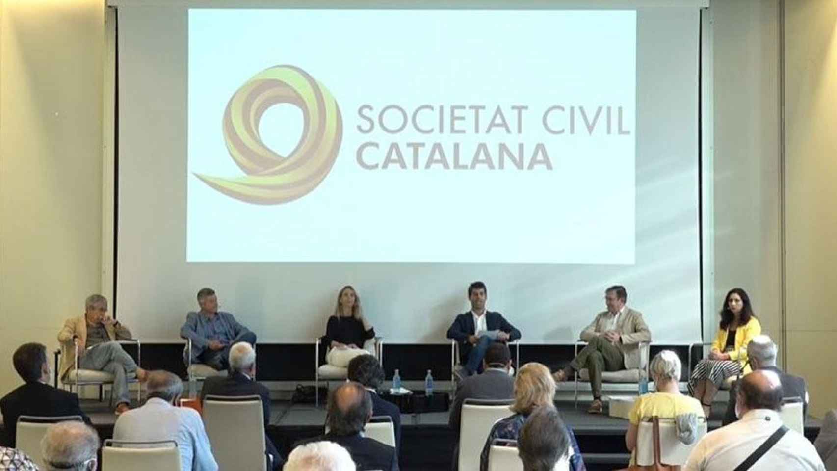 Acto de Societat Civil Catalana 'El constitucionalismo frente a los indultos', con Astrid Barrio (La Lliga), Cayetana Álvarez de Toledo (PP), el escritor Félix Ovejero, el historiador Joaquim Coll y el abogado Pere-Lluís Huguet / SCC