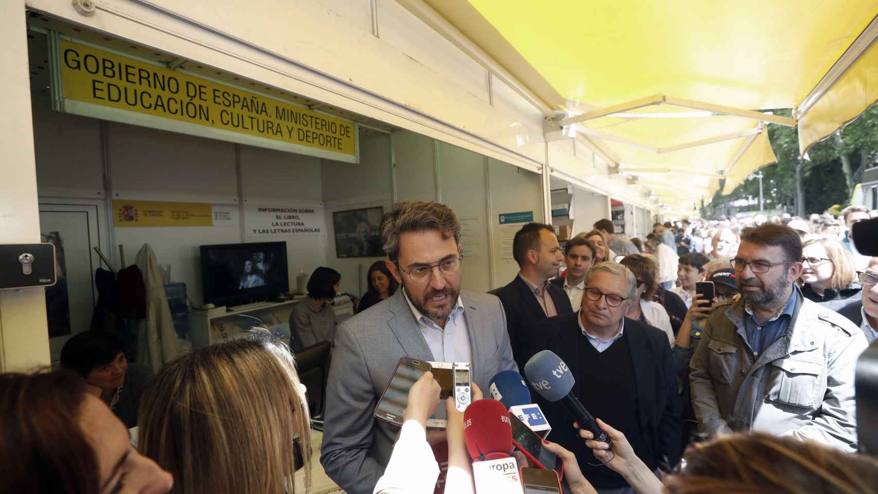 Una foto de Màxim Huerta en la Feria del Libro / EFE