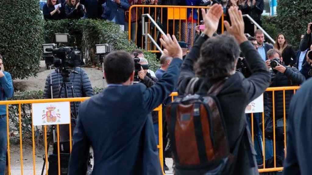 Cacerolada: Jordi Sànchez, presidente de la ANC, y Jordi Cuixart, presidente de Òmnium Cultural, llegando a la Audiencia Nacional el lunes / EFE