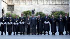 El 'Constitucional catalán' languidece. Los miembros del Consell de Garanties Estatutàries junto a los expresidente de la Generalitat y del Parlamento catalán, Artur Mas y Núria de Gispert. / GENCAT