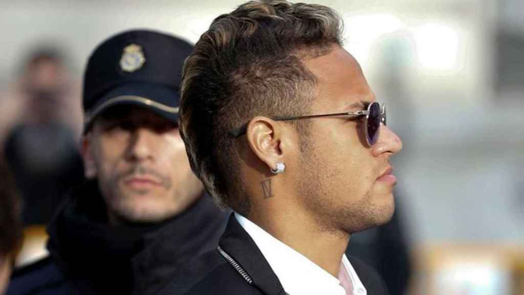 El delantero del Barça, Neymar, también tiene problemas fiscales en España.