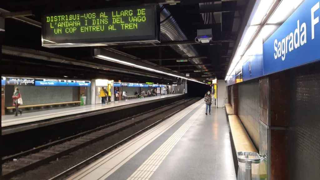 Parada de metro de Barcelona de la línea 5 / TMB