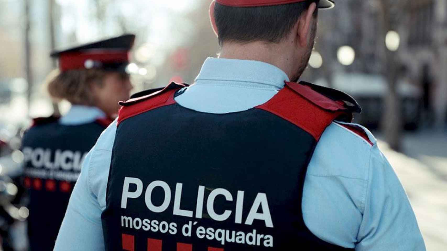 Una pareja de agentes de los Mossos d'Esquadra