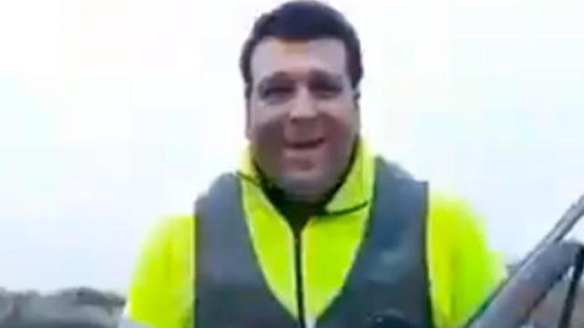 El cazador que ha matado un zorro a golpes / TWITTER