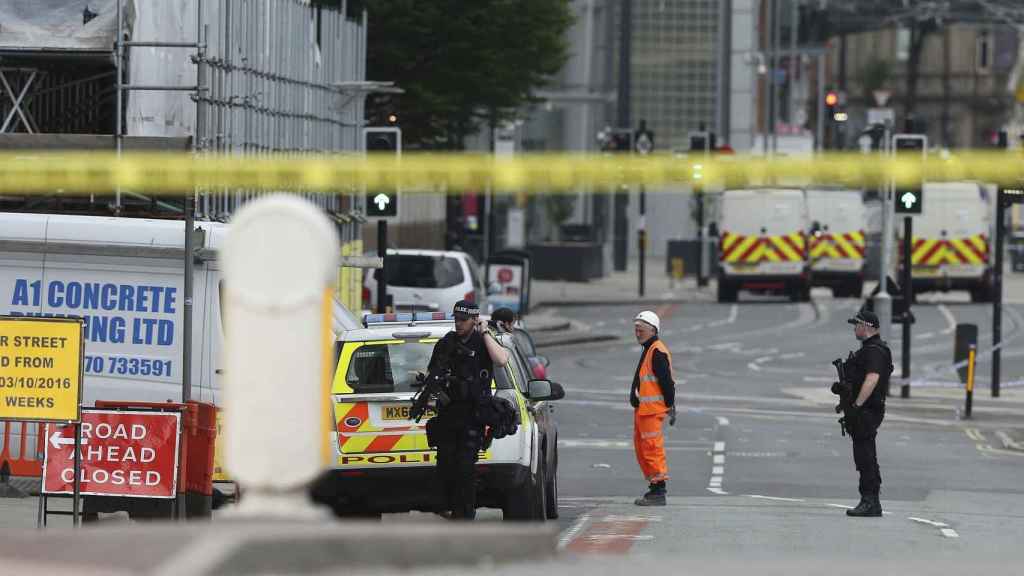 La zona en las inmediaciones del Manchester Arena y la estación Victoria, acordonada tras el atentado reivindicado por Estado Islámico / EFE