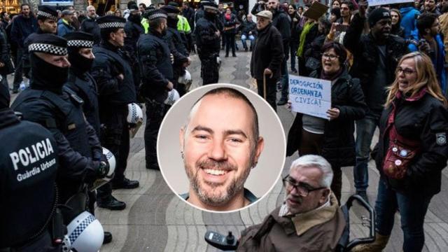 La unidad antidisturbios de la Guardia Urbana y el regidor de Gracia, Eloi Badia.