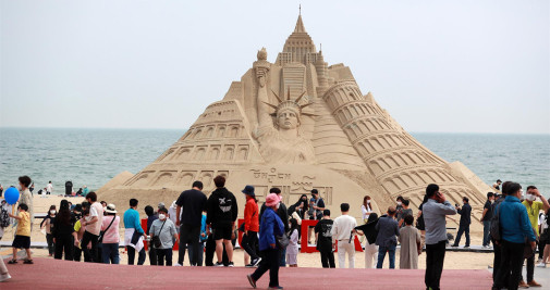 El festival anual de arena, con esculturas de arena, se inaugura este viernes en la playa de Haeundae, en Busan - EFE/ Yonhap