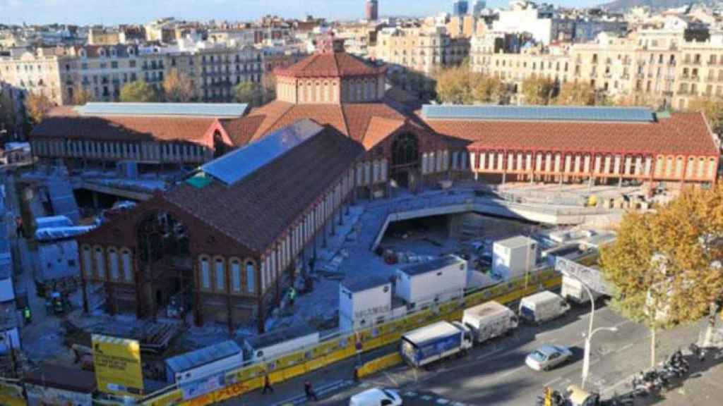 El exterior del mercado de Sant Antoni en obras, en una imagen de archivo / CG