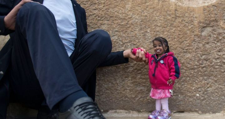 El hombre más alto y la mujer más pequeña del mundo en Egipto / EFE