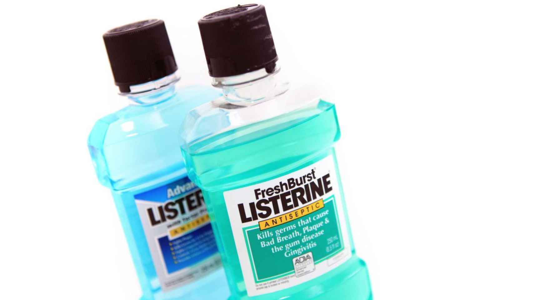 Dos frascos de Listerine