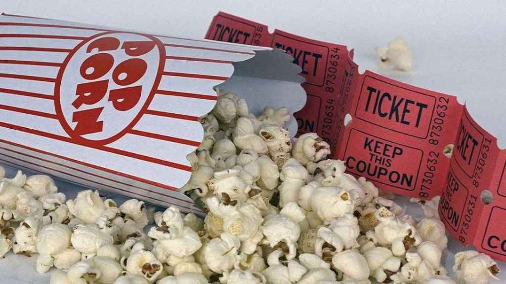 Palomitas y entradas de cine para disfrutar de películas españolas del 2020 / Annca EN PIXABAY