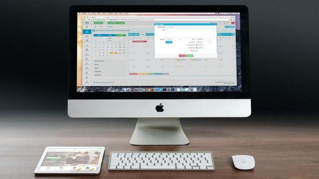 Un iMac y un iPad, por Steve Jobs / William Iven EN PIXABAY