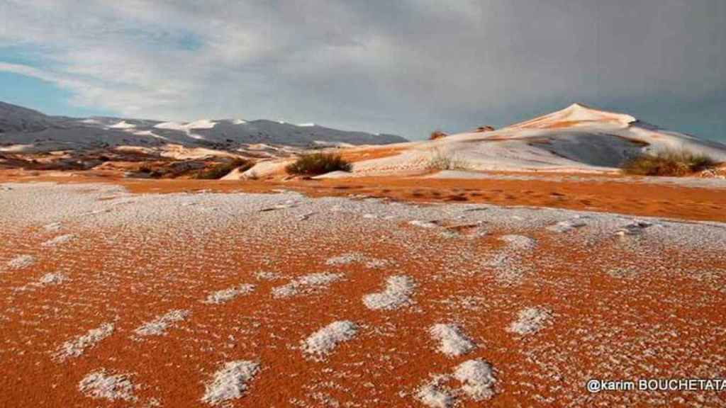 Desierto del Sáhara con nieve / KARIM BOUCHETATA