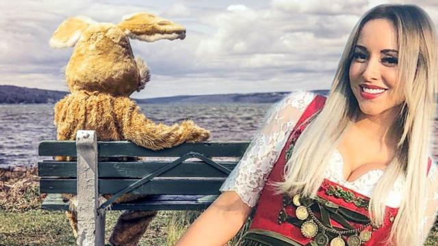 Marité Matus y una persona con un disfraz de conejo / FOTOMONTAJE DE CULEMANÍA