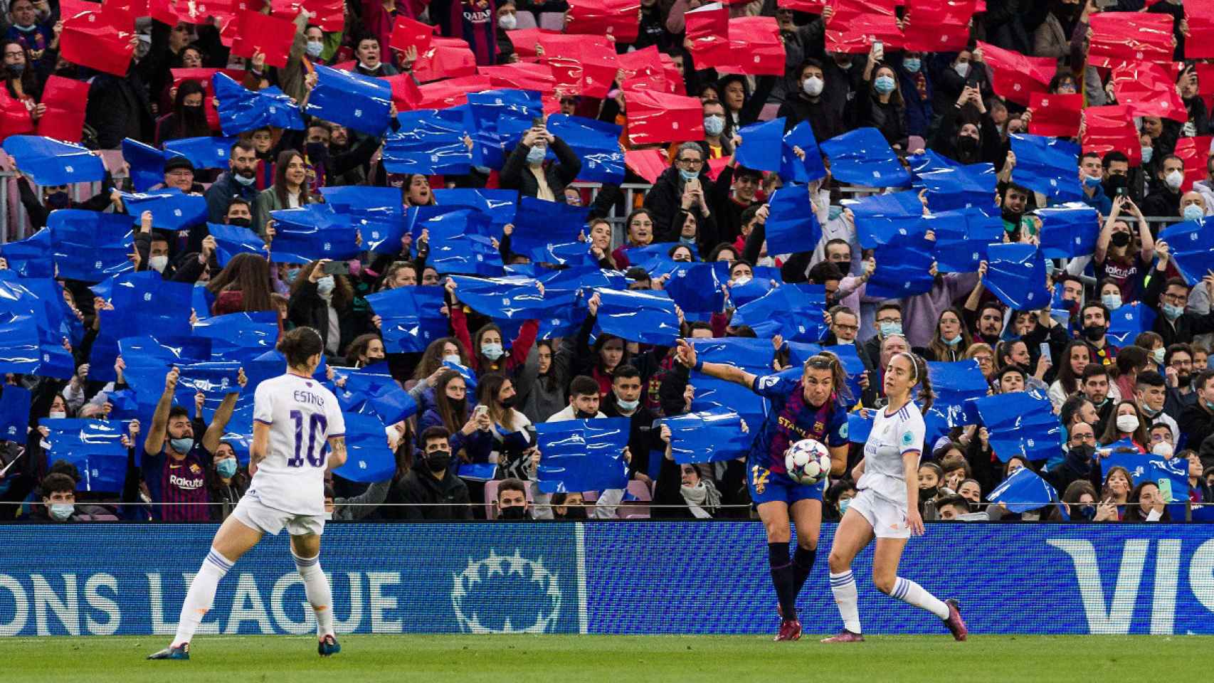 FC Barcelona y Real Madrid, enfrentándose en un clásico femenino en el Camp Nou / REDES