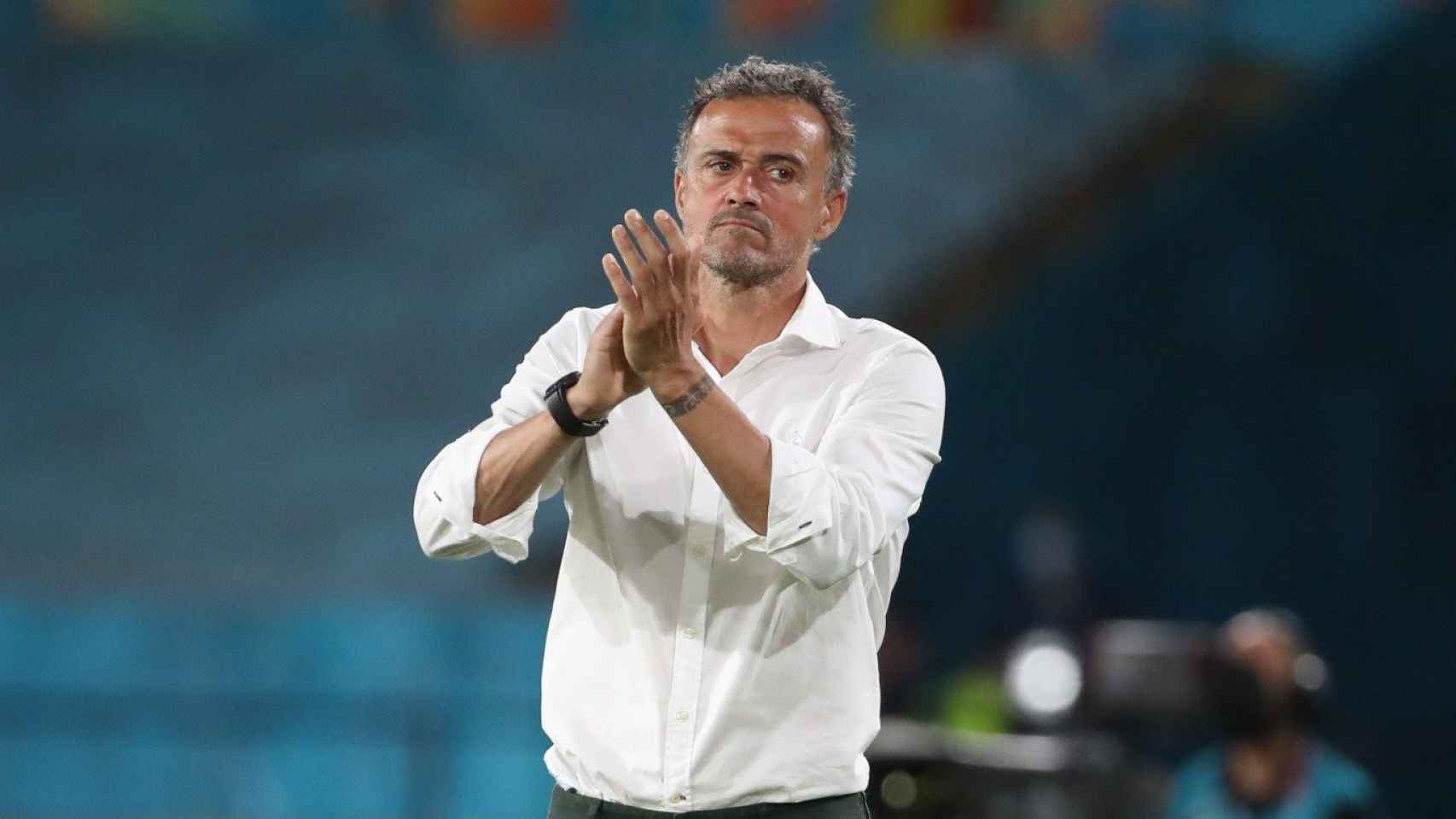 Luis Enrique aplaude a sus jugadores en el España-Suecia / RFEF