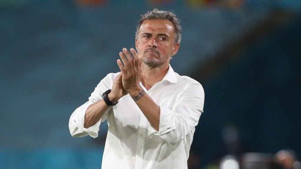 Luis Enrique aplaude a sus jugadores en el España-Suecia / RFEF