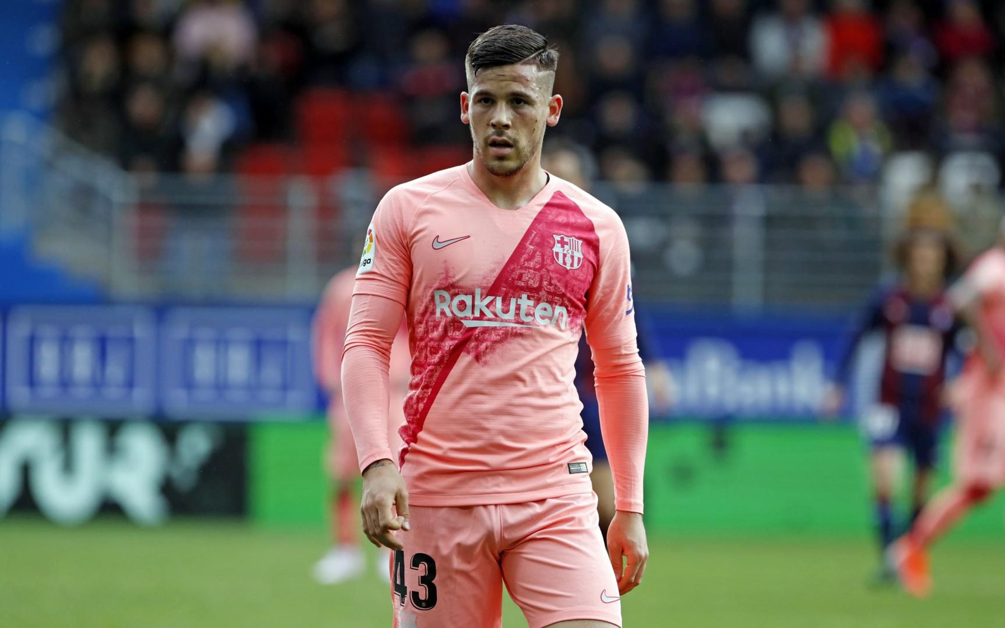 Carles Pérez en el partido del FC Barcelona frente al Eibar / EFE