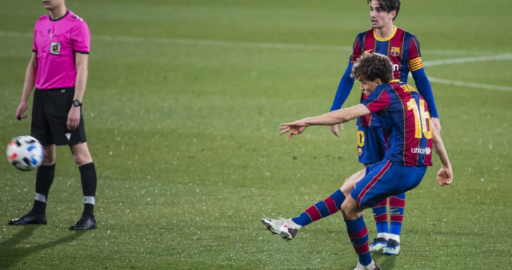 Jandro Orellana en una acción de gol contra el Olot / FC Barcelona