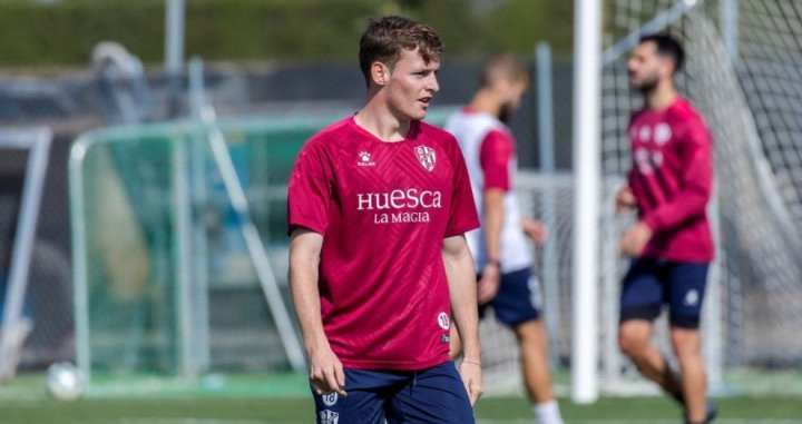 Sergio Gómez entrenando con el Huesca / EFE