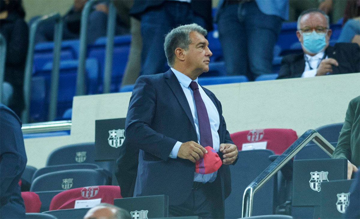 Joan Laporta, en el palco del Camp Nou antes de un partido del Barça / REDES