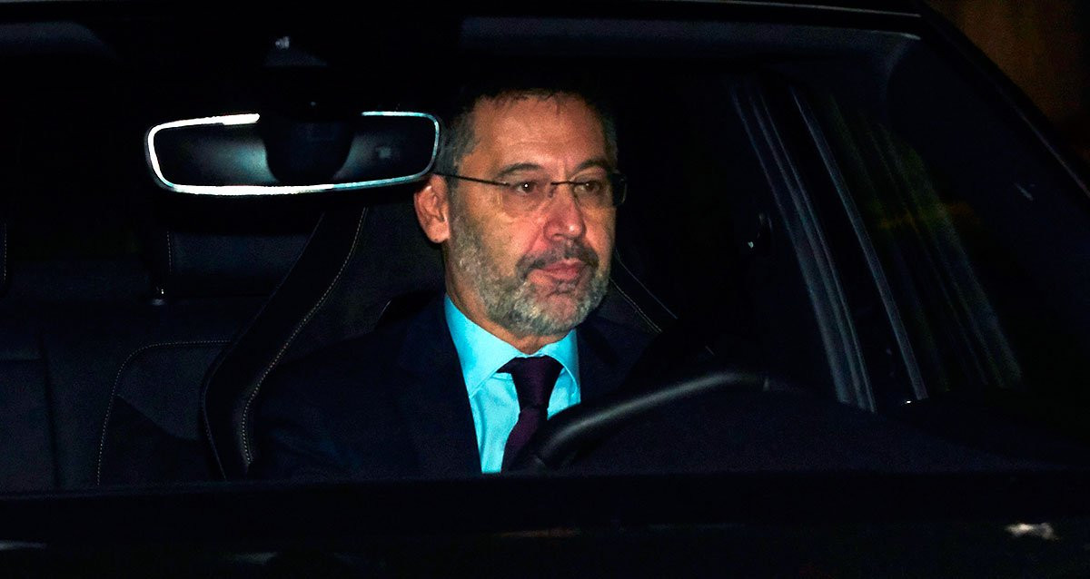 Bartomeu llega en coche al Camp Nou antes de anunciar su dimisión / EFE