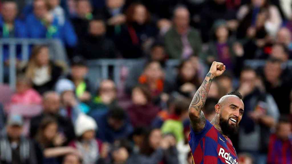 Arturo Vidal celebra su gol ante el Alavés | EFE