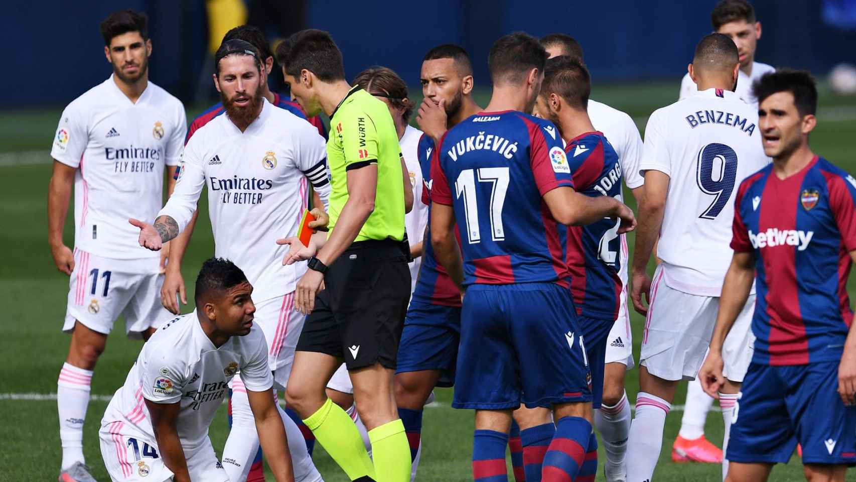 Una imagen del partido de ida del Levante contra el Real Madrid / EFE