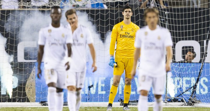 El Real Madrid lamentando un gol del Atlético de Madrid / EFE